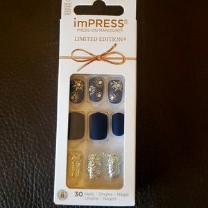 Impress press-on manicure